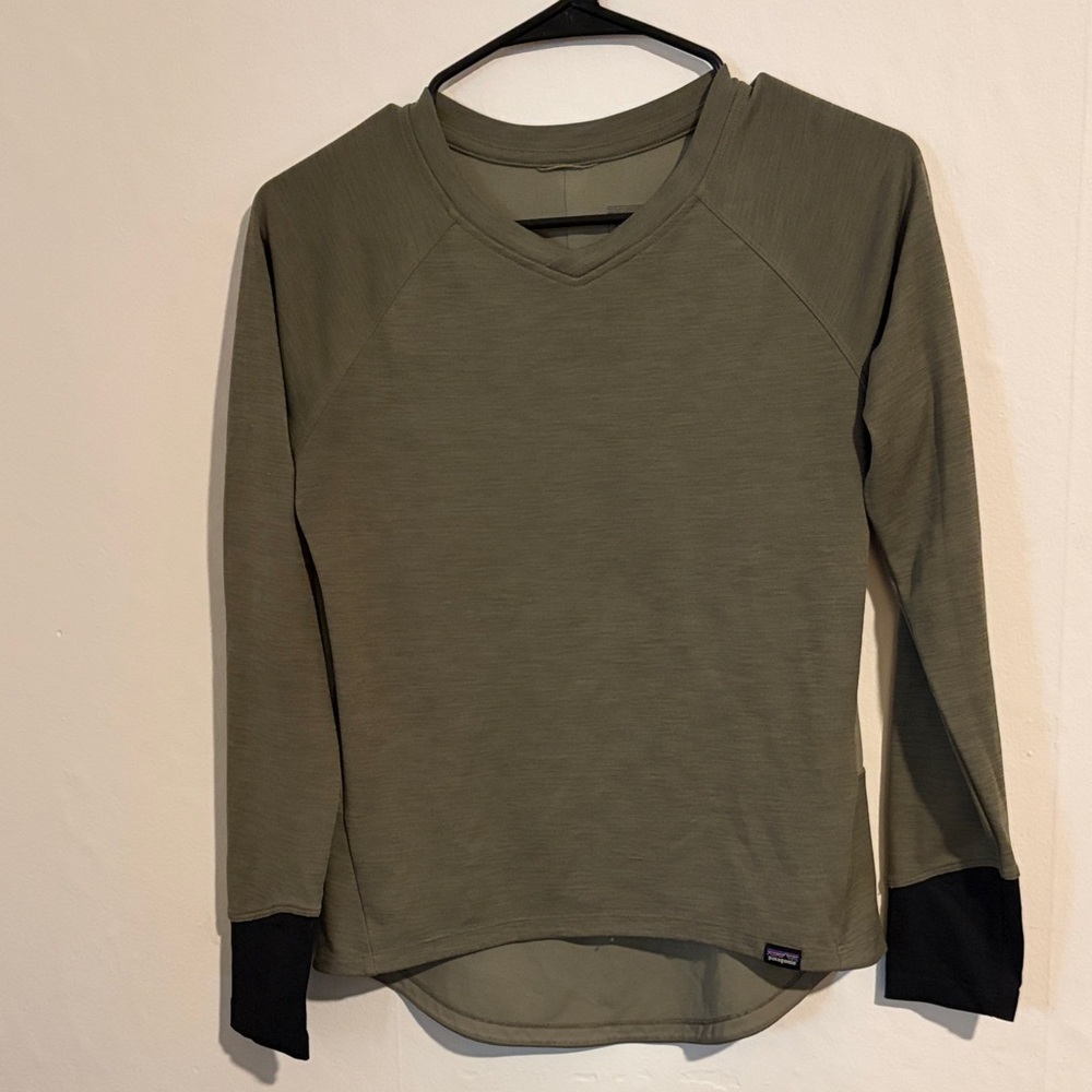 Patagonia Women’s V-Neck Mtn Biking Top